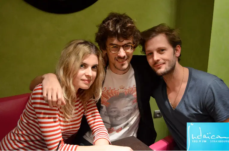 Cécile Cassel, le réalisateur Hugo Gélin, et Nicolas Duvauchelle lors de la promotion du film "Comme des frères" à Strasbourg