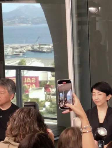 Hirokazu Kore-eda et Chie Hayakawa au Majestic de Cannes - Festival de Cannes 2025