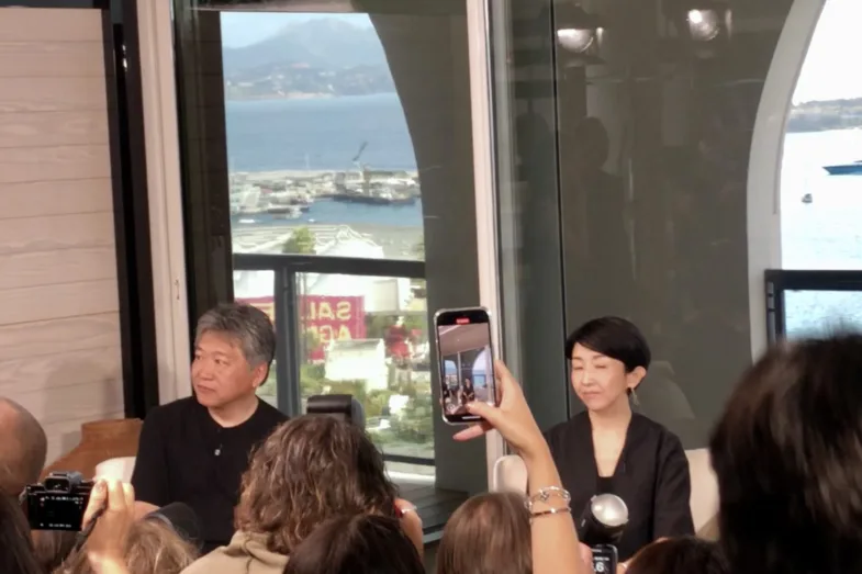 Hirokazu Kore-eda et Chie Hayakawa au Majestic de Cannes - Festival de Cannes 2025