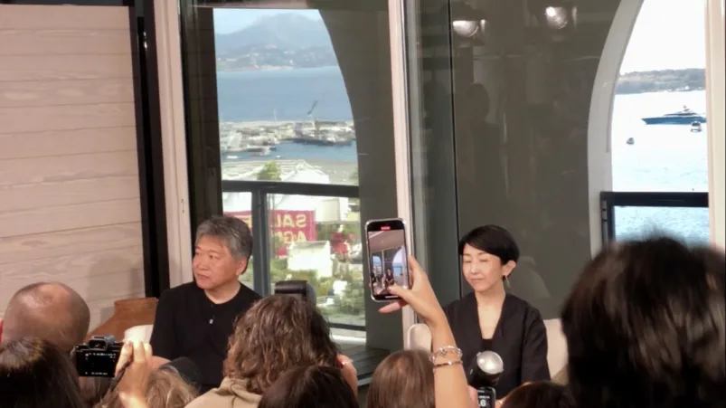 Hirokazu Kore-eda et Chie Hayakawa au Majestic de Cannes - Festival de Cannes 2025