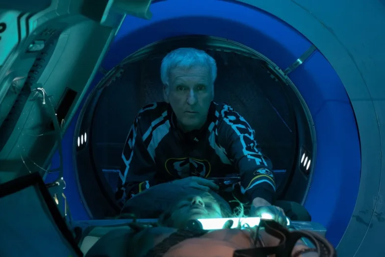 Photo de James Cameron pendant le tournage de AVATAR LA VOIE DE L'EAU